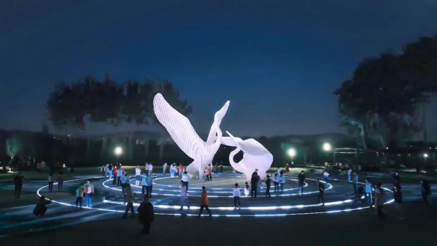 光随曲动！IP68匀光地埋灯打造声光一体广场雕塑-杭州勇电照明有限公司